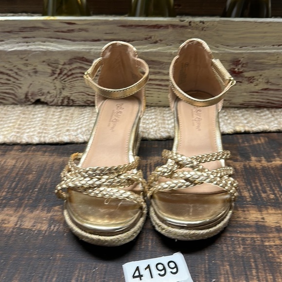 Self esteem size 2 wedges pre worn in excellent condition. Velcro strap - Picture 4 of 7